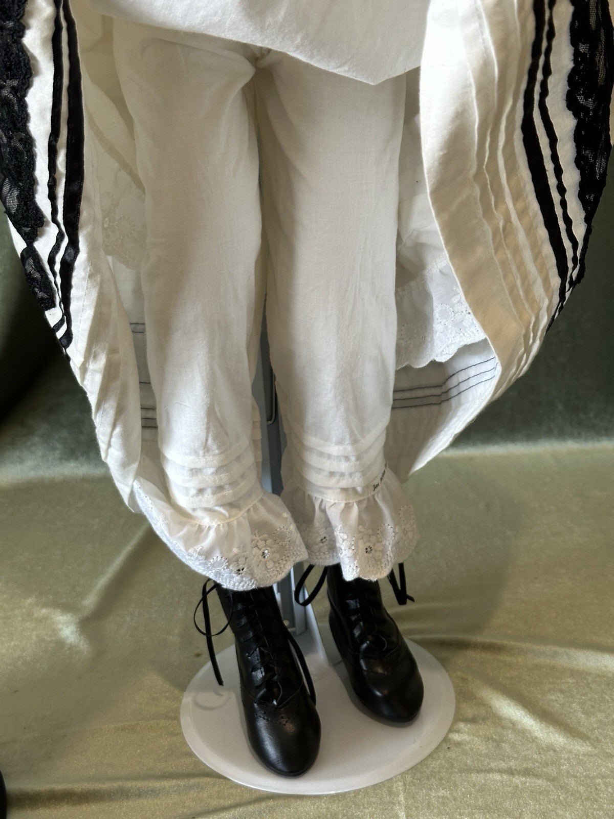 Jan Mclean 28" Porcelain Doll “Laura” Tag and COA For Exclusively Yours 1997