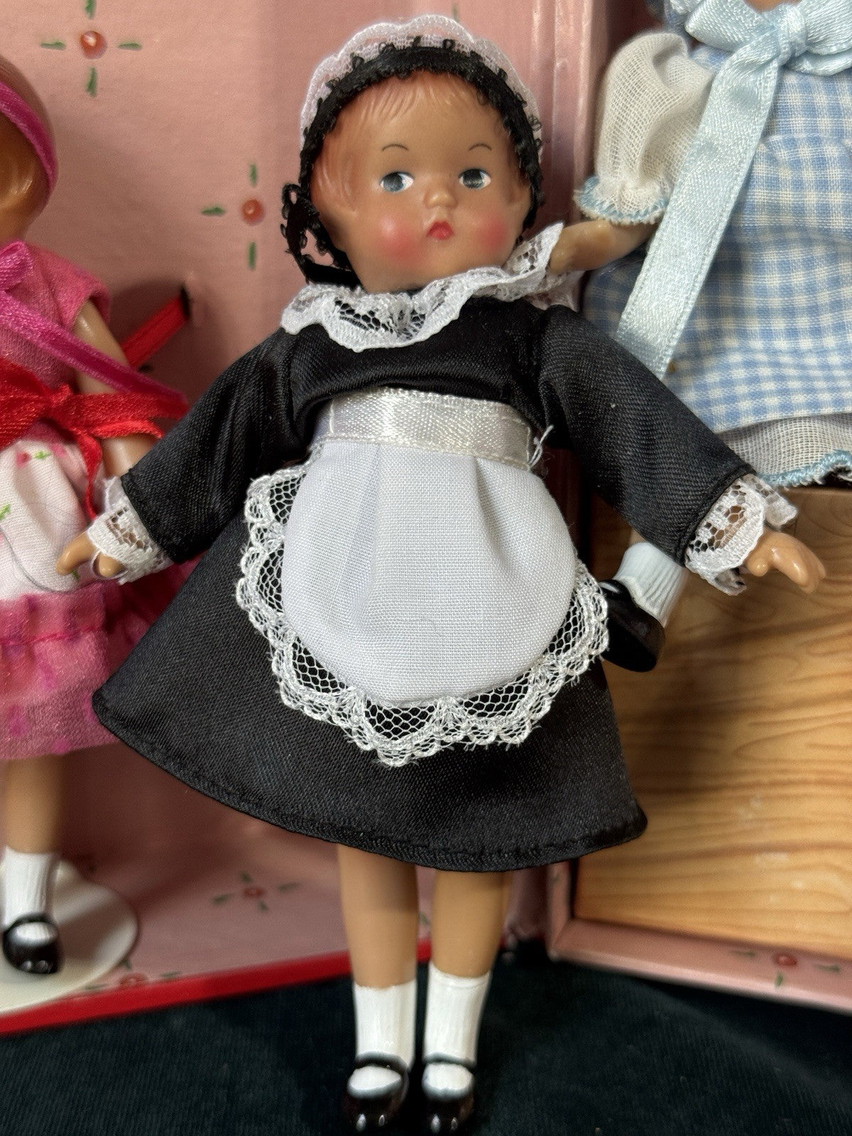 Lot Of 8 Reproductions Of Vintage Effanbee Wee Patsy Dolls With Doll Trunk