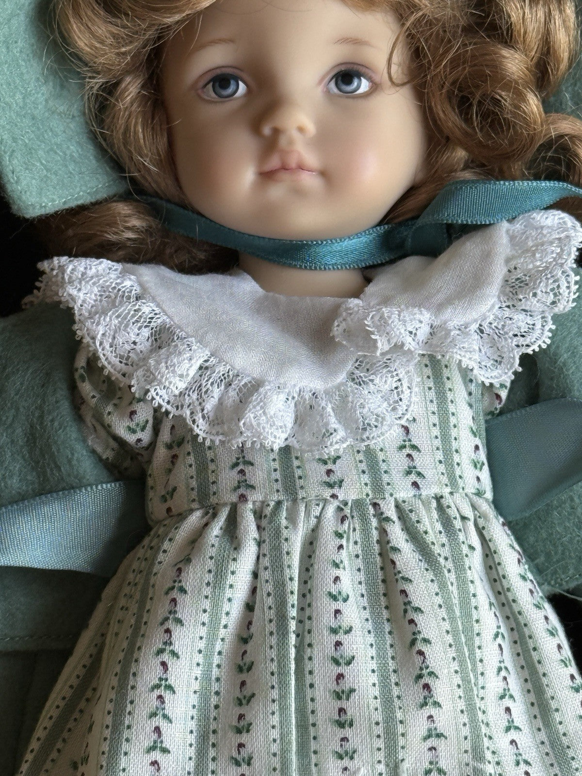 Boneka Dianna Effner Tuesday’s Child 10” Vinyl Girl Doll