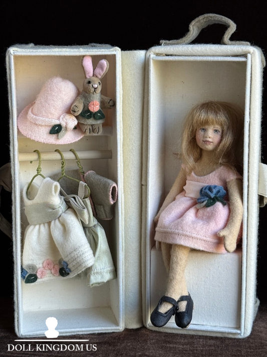 Collectible Maggie lacono Wendy Set with Trunk Accessories New in Box LE 60
