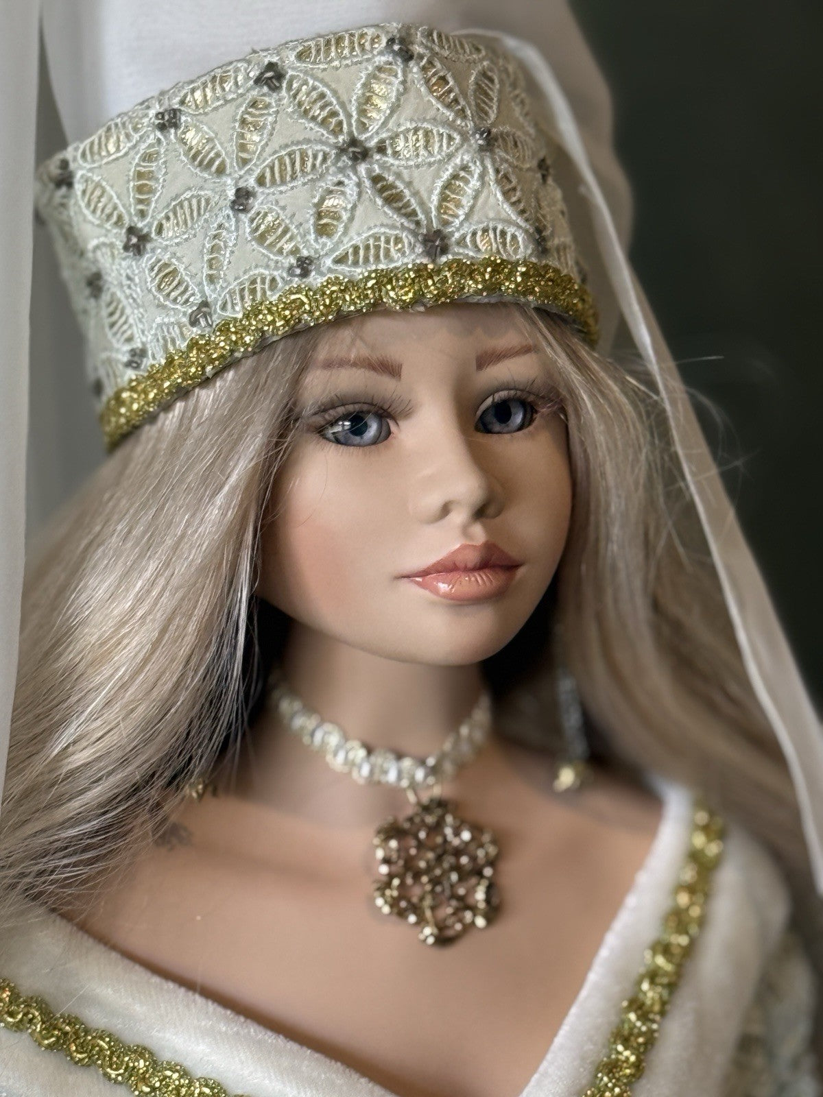 Collectible 28” Porcelain Doll “JOHANNA” By Brigette Von Messner Tag/COA/Stand