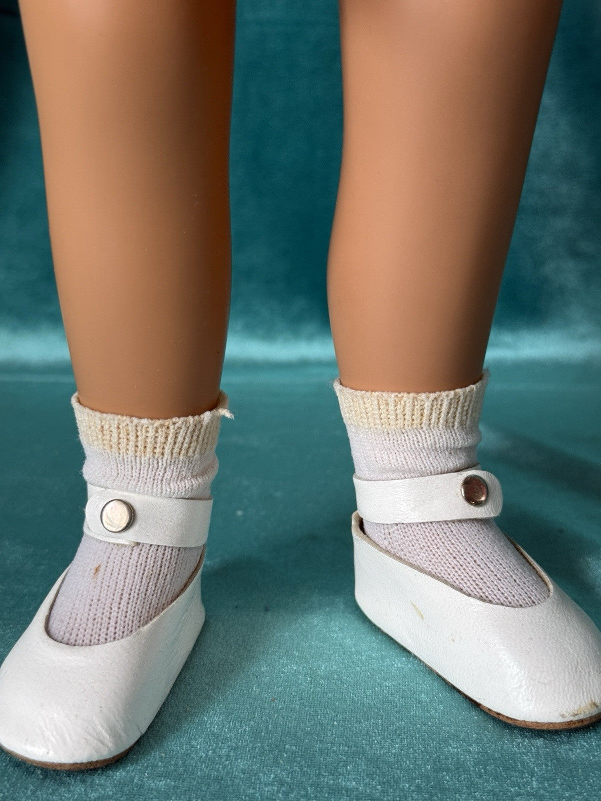 Collectible England Vinyl Sasha Brunette Red Dress 104 Girl Doll with Box