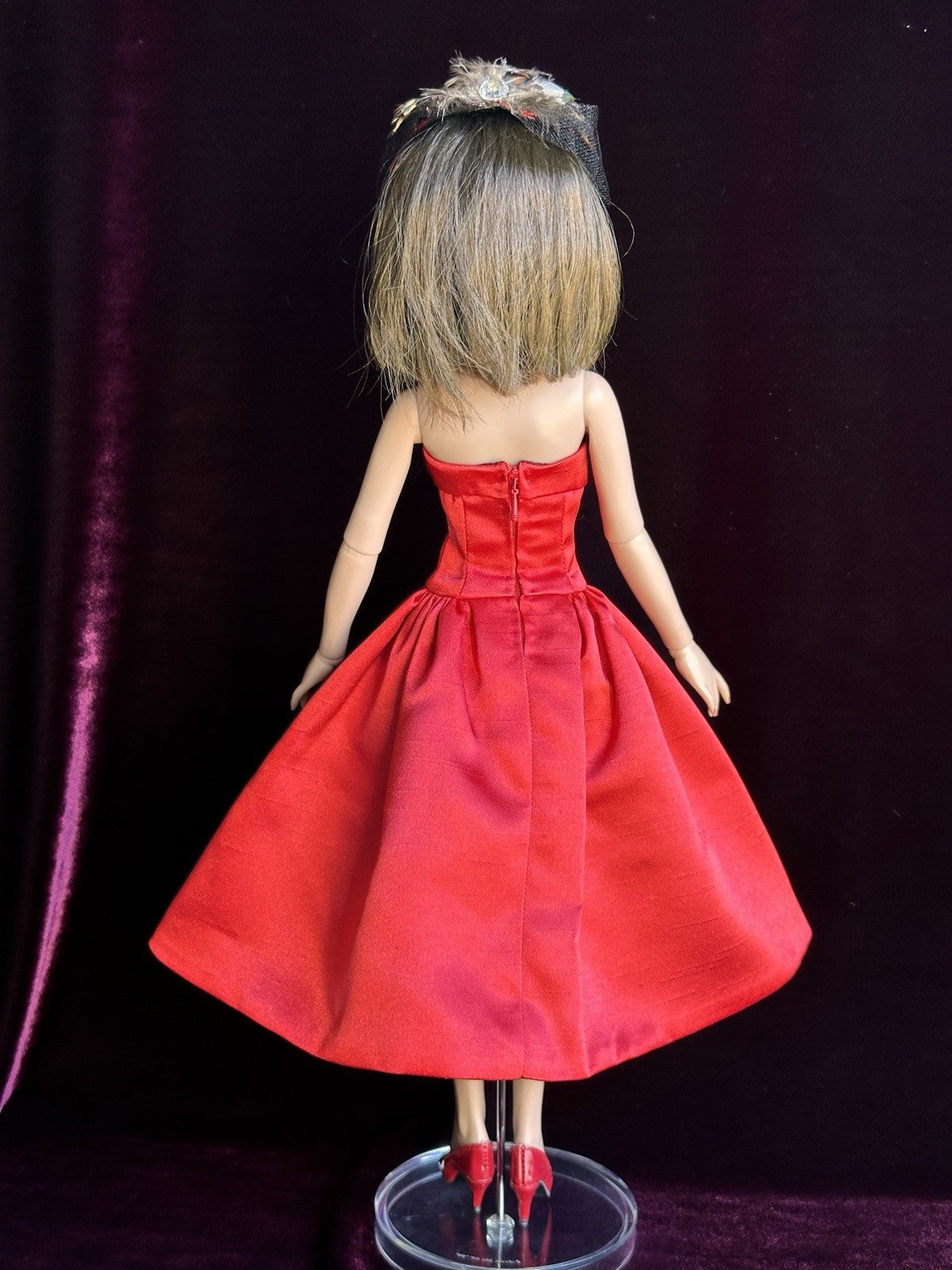Tonner Essential Ellowyne Wilde Seven - Brown Fashion Doll in Box + Outfits