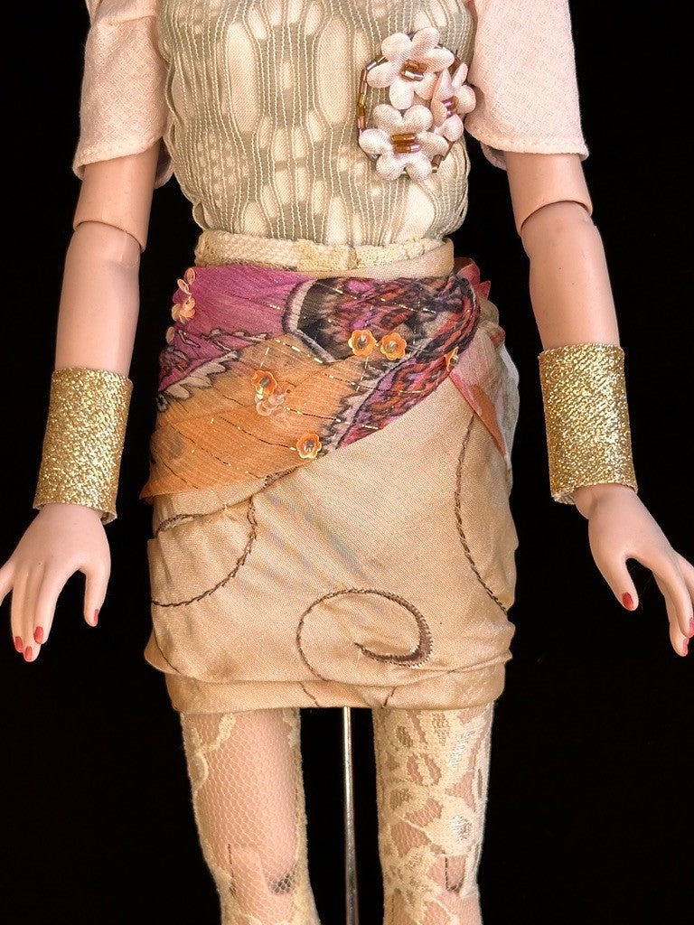 Tonner Ellowyne Wilde "Does This Make Me Look Too Happy?" Wigged Doll