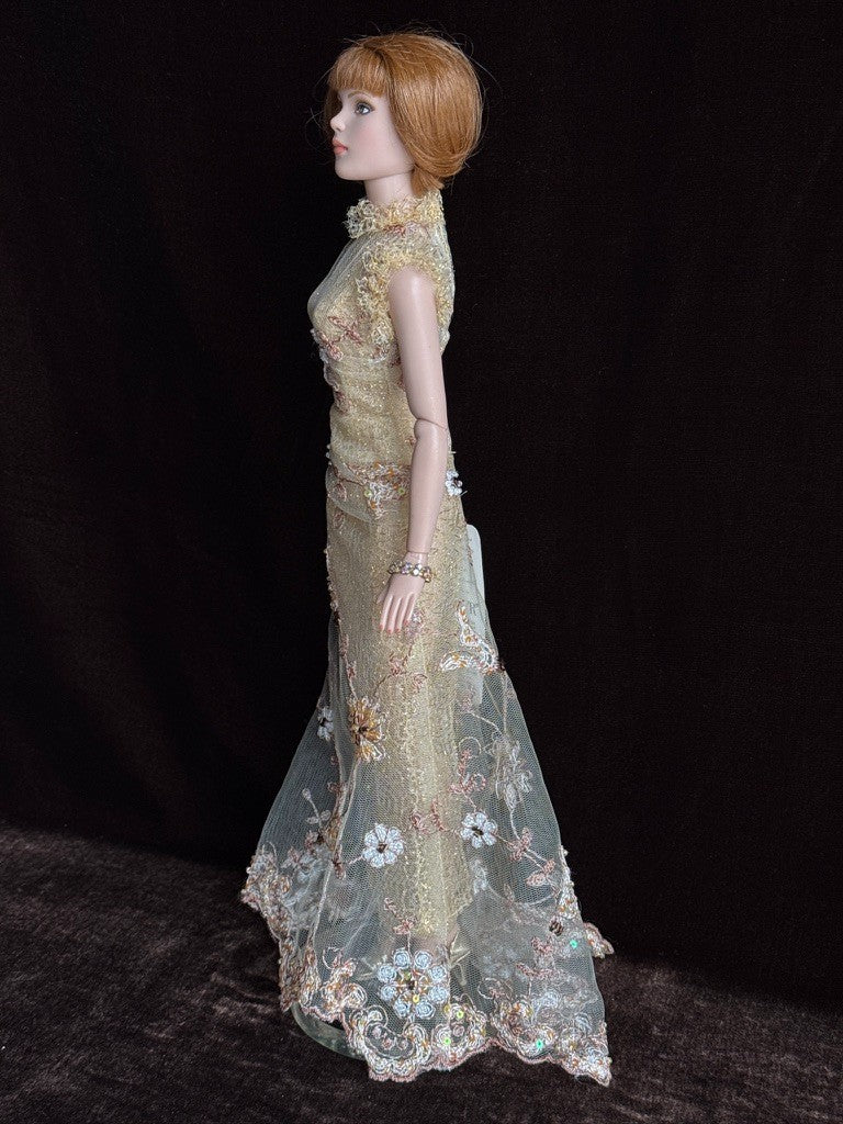 Collectible Tonner Tyler Wentworth Autumn Gold Fashion Doll