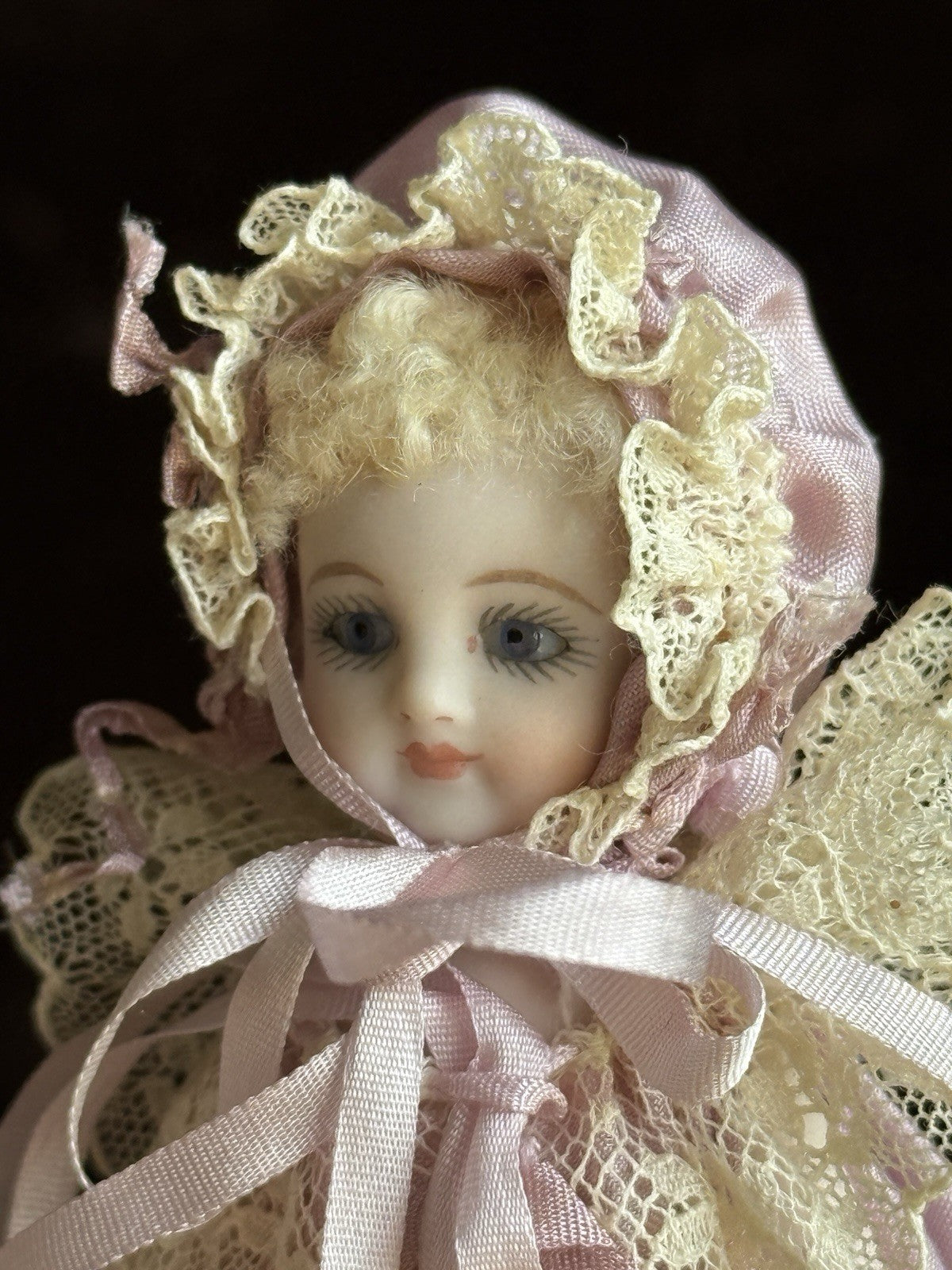 Miniature 4.25” Cathy Hansen Porcelain Lisette & Sac du Voyage UFDC French Doll