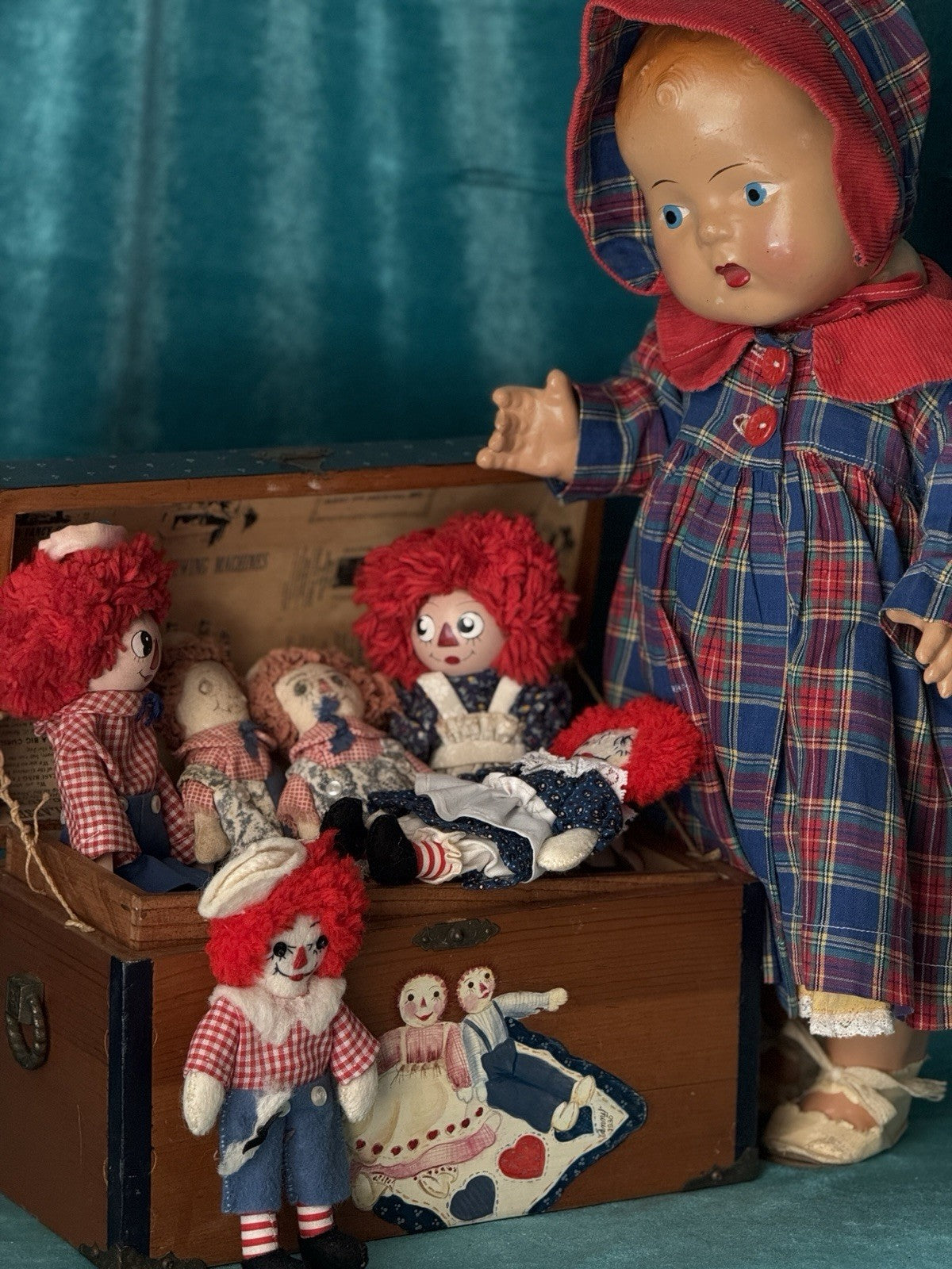 Lot Of 6 Vintage (?) Collectible Raggedy Dolls With Hand painted trunk