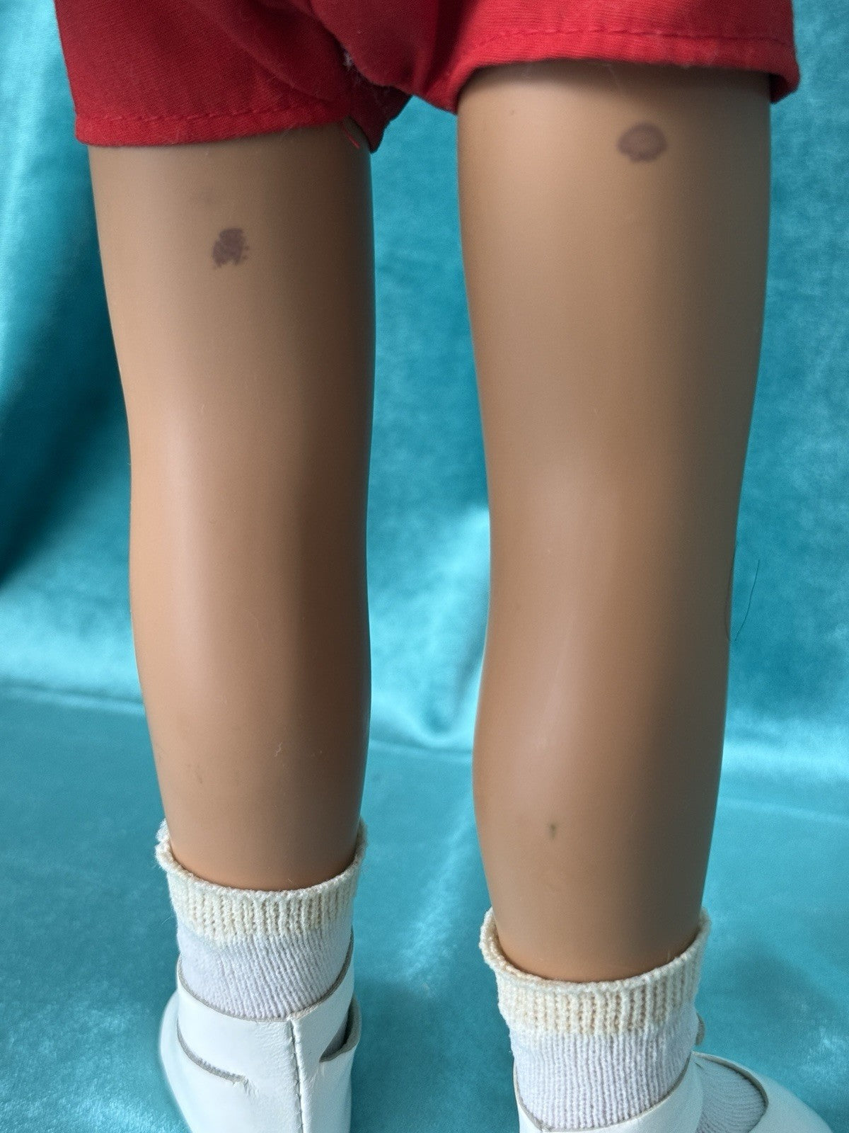 Collectible England Vinyl Sasha Brunette Red Dress 104 Girl Doll with Box