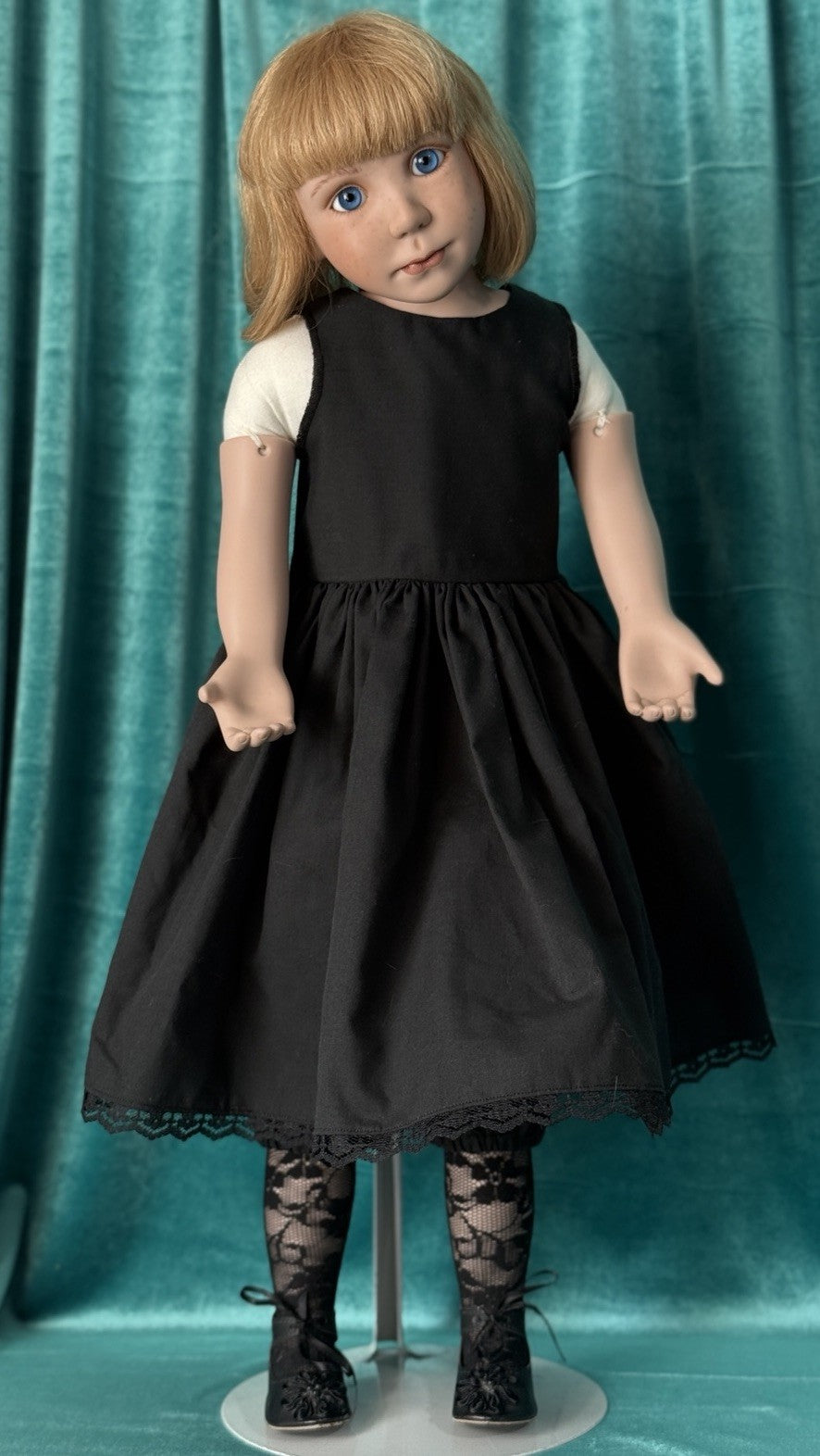 Collectible Porcelain 23” Doll Apple Annie by Julia Rueger LE 26/30