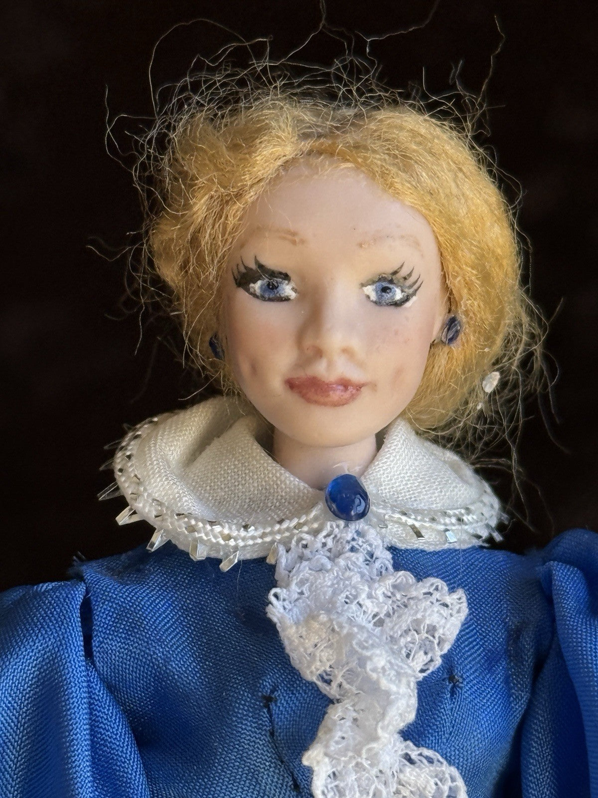 Miniature Artist Dollhouse 1:12 Lady Character Doll