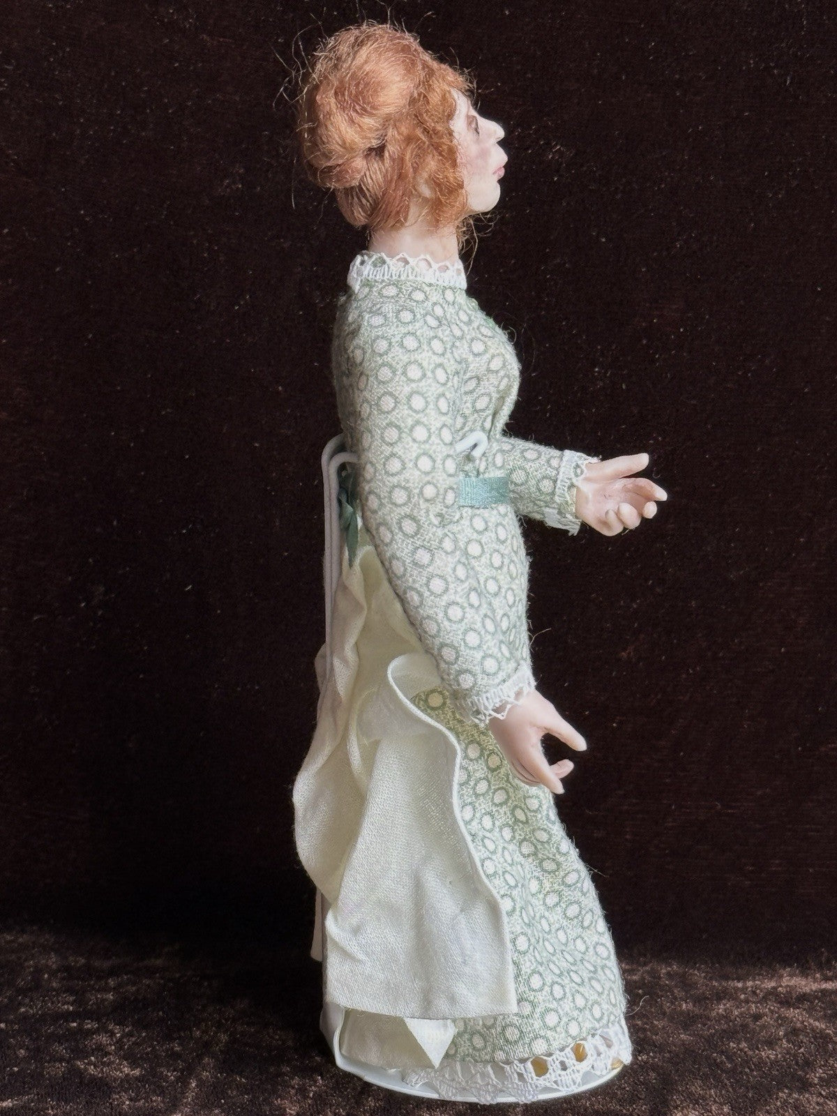 Miniature Artist Viola Williams Dollhouse 1:12 Lady Character Doll