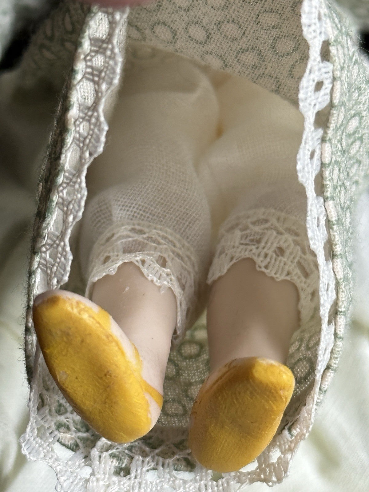 Miniature Artist Viola Williams Dollhouse 1:12 Lady Character Doll