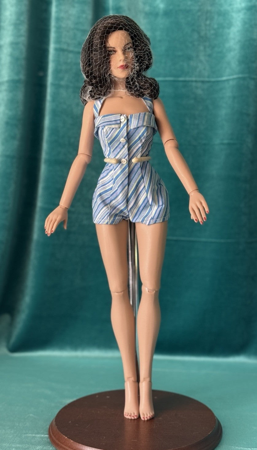 MIB Rare Tonner Deeanna  Denton Turning Heads Poolside Brunette 17” Doll