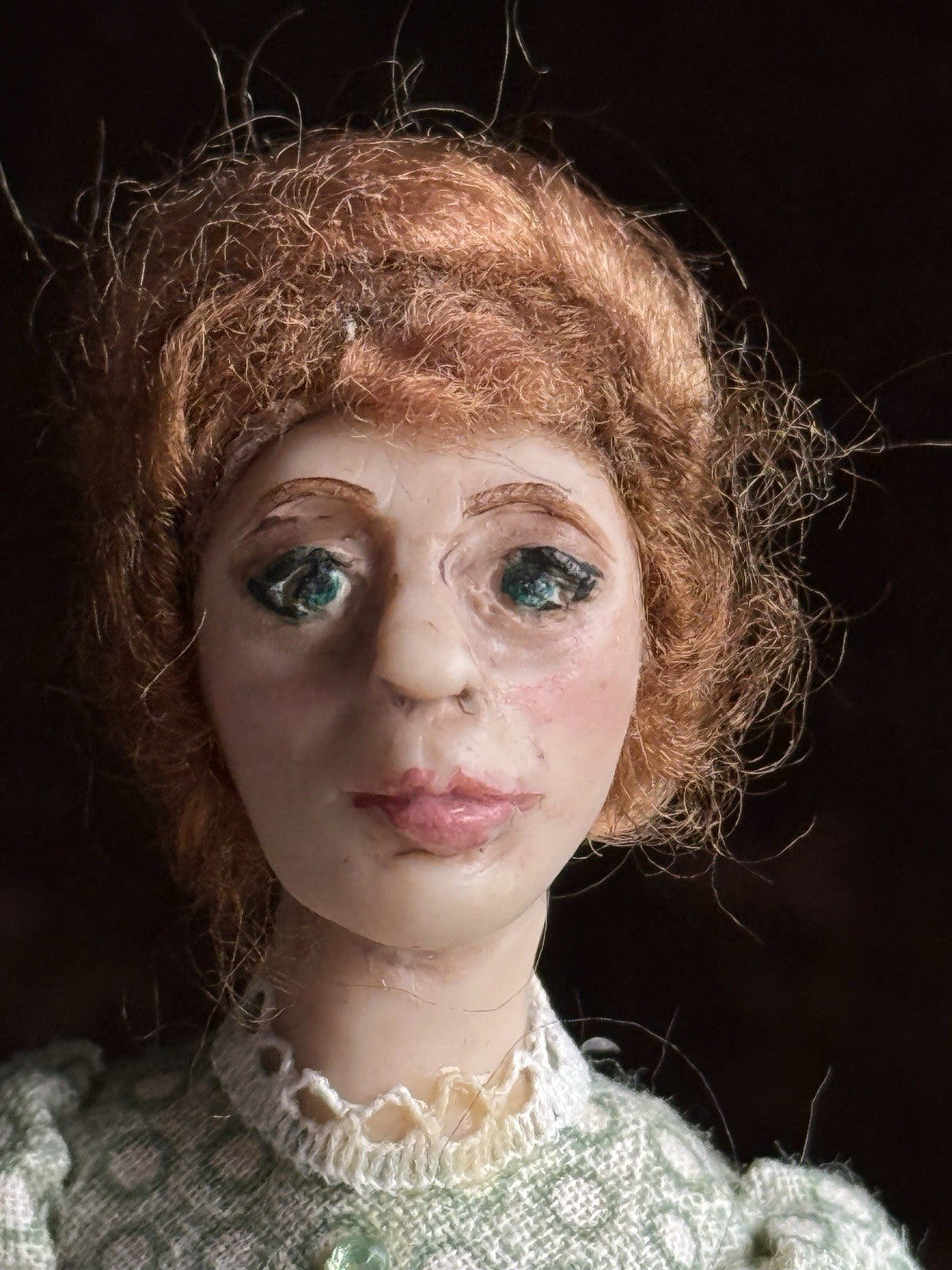 Miniature Artist Viola Williams Dollhouse 1:12 Lady Character Doll