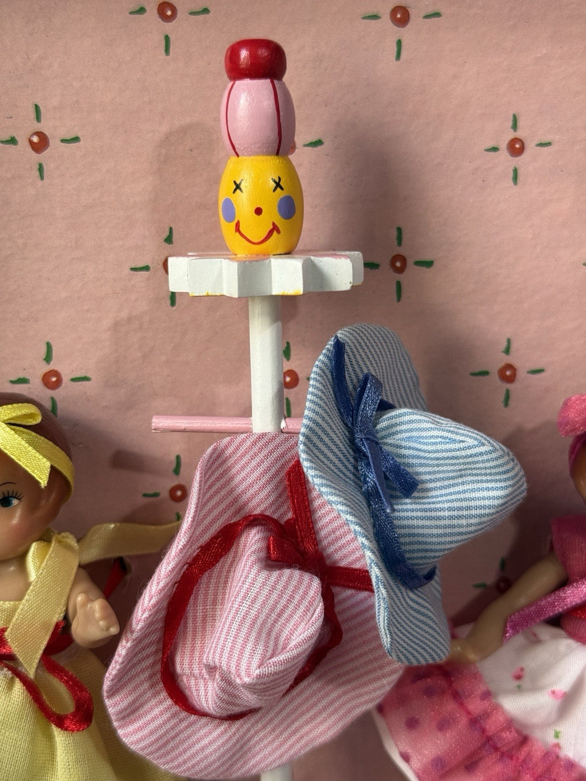 Lot Of 8 Reproductions Of Vintage Effanbee Wee Patsy Dolls With Doll Trunk