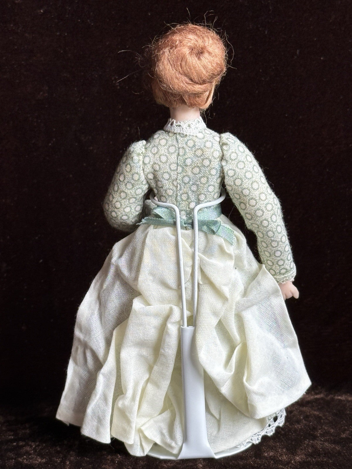 Miniature Artist Viola Williams Dollhouse 1:12 Lady Character Doll