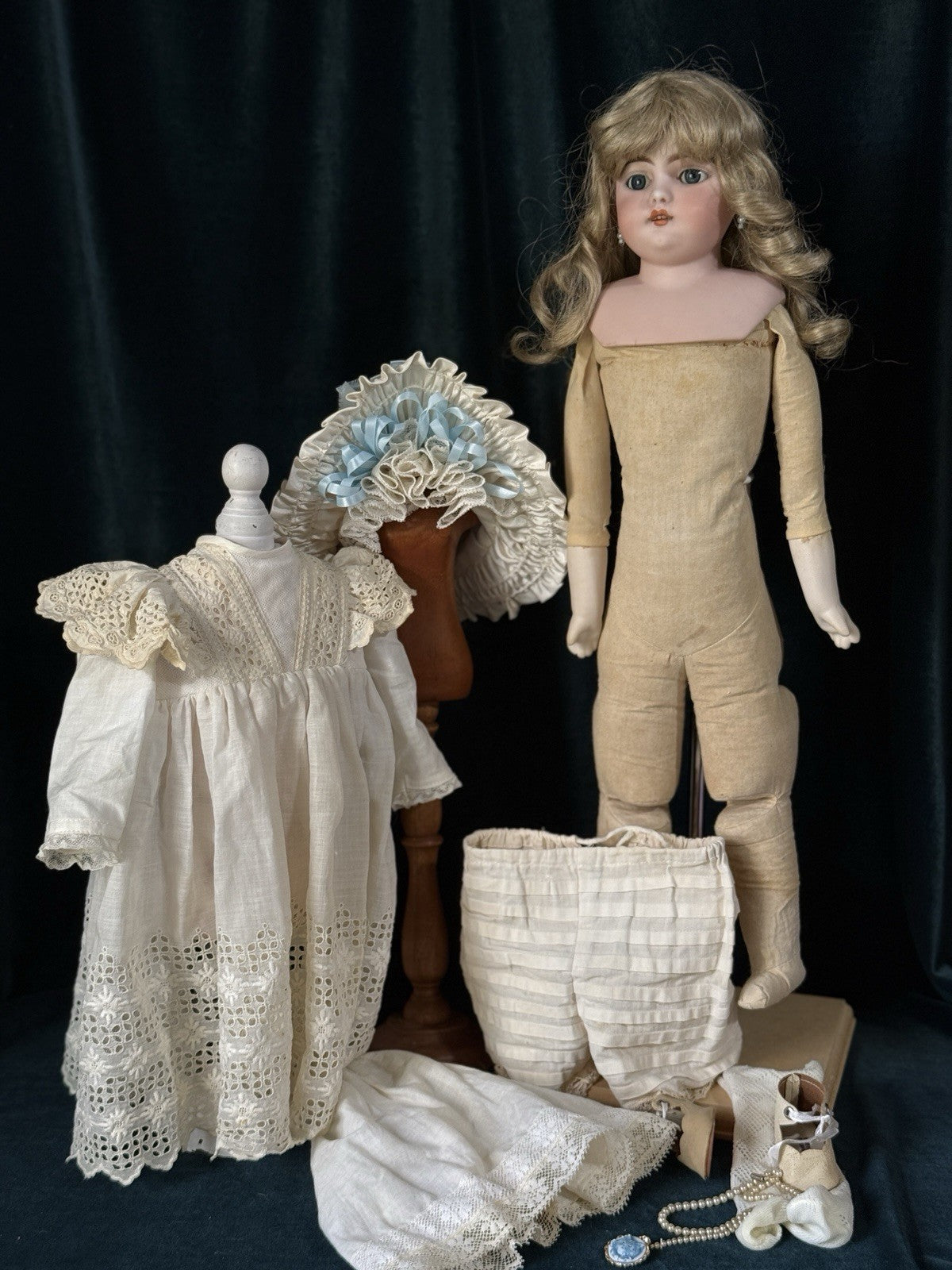 Antique German Simon Halbig Mold Dep 1040 Dep 8  Bisque Head 21” Doll