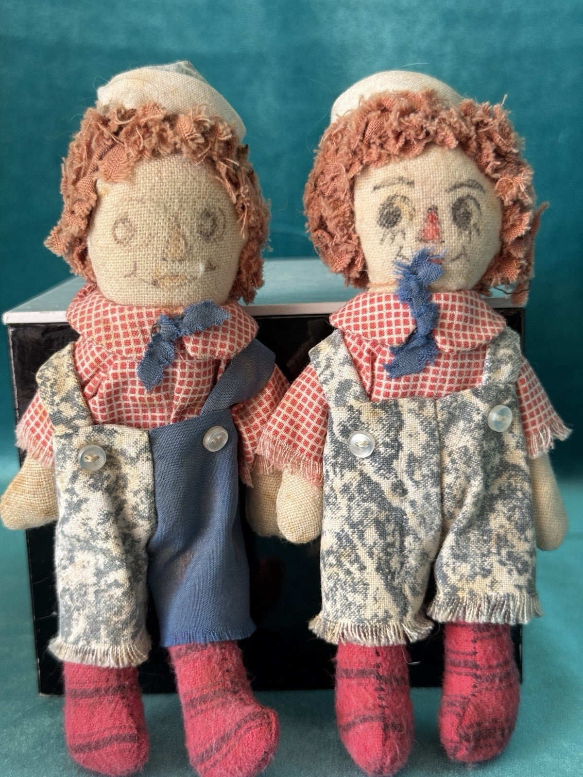 Lot Of 6 Vintage (?) Collectible Raggedy Dolls With Hand painted trunk