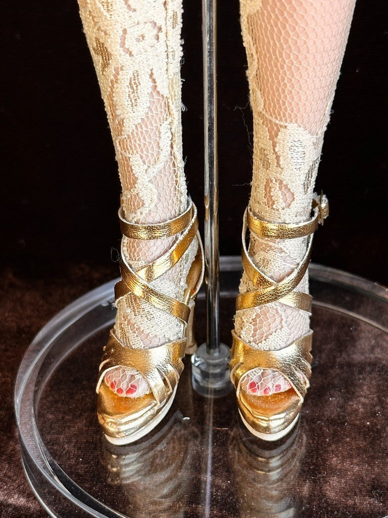 Tonner Ellowyne Wilde "Does This Make Me Look Too Happy?" Wigged Doll