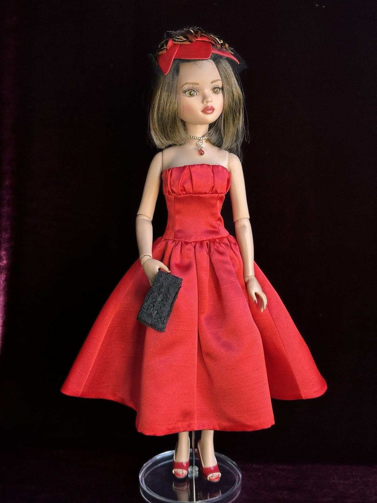 Tonner Essential Ellowyne Wilde Seven - Brown Fashion Doll in Box + Outfits