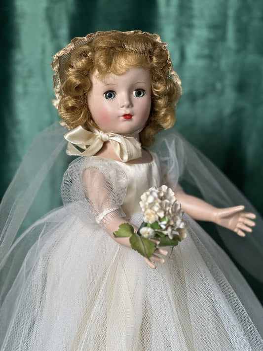 Vintage 1950’s Madame Alexander 14” Bride Walker Doll Margaret Face