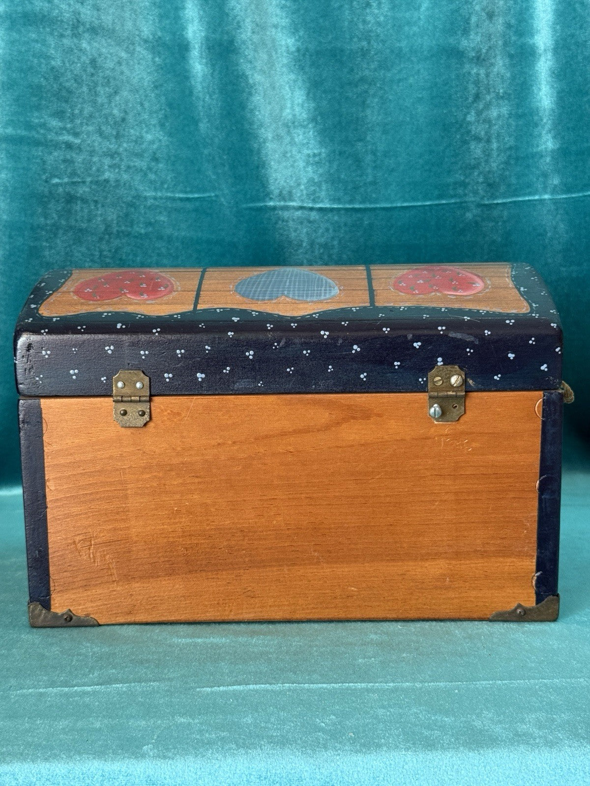 Lot Of 6 Vintage (?) Collectible Raggedy Dolls With Hand painted trunk