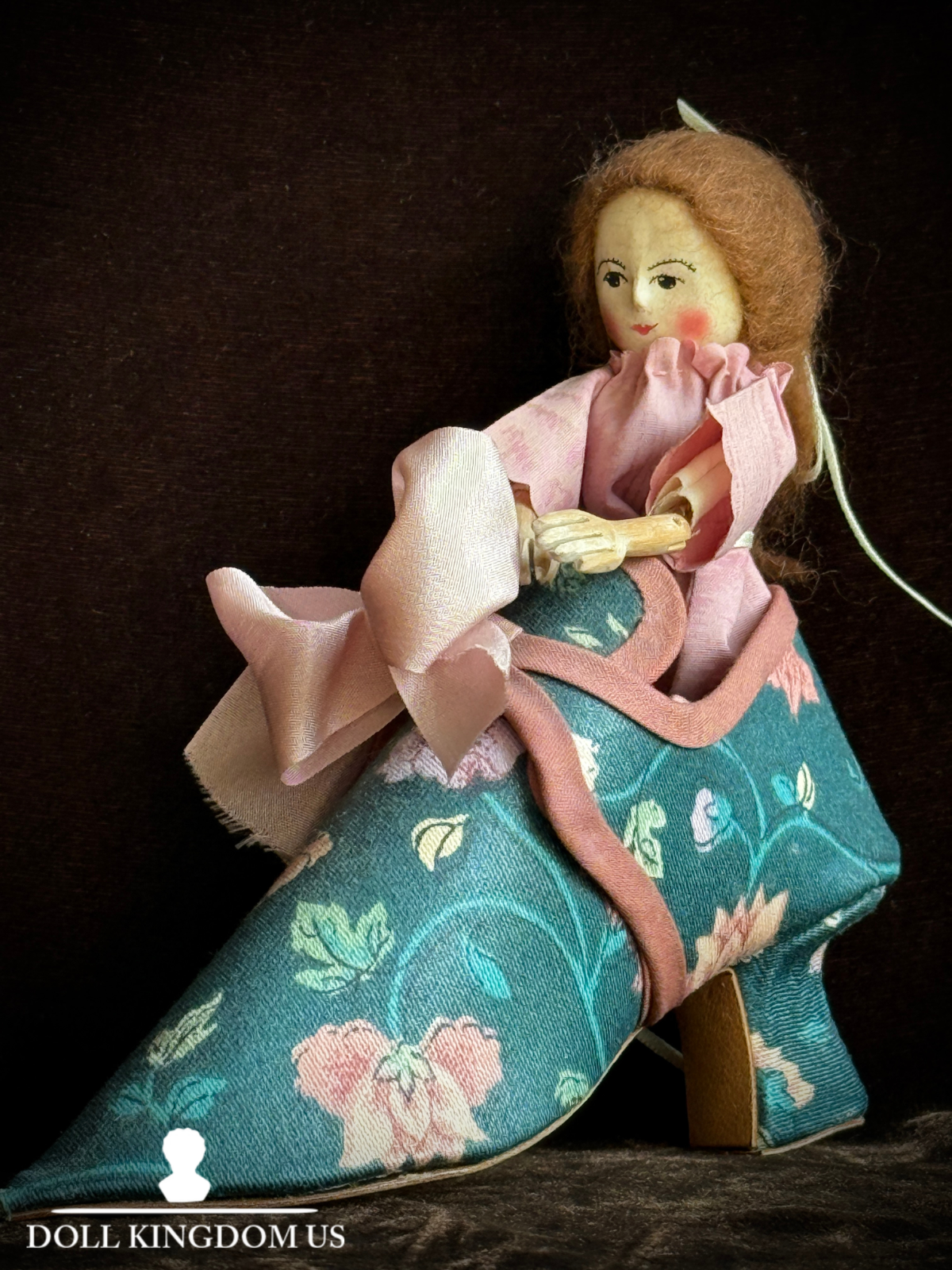 Vintage 1991 Collectible UFDC Artist Judy Brown Carved Wood Peg 6” Doll in Shoe