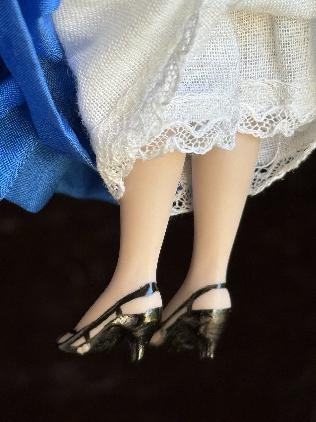 Miniature Artist Dollhouse 1:12 Lady Character Doll