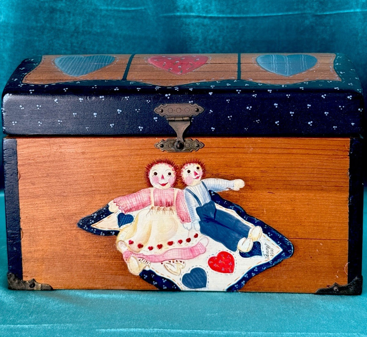 Lot Of 6 Vintage (?) Collectible Raggedy Dolls With Hand painted trunk