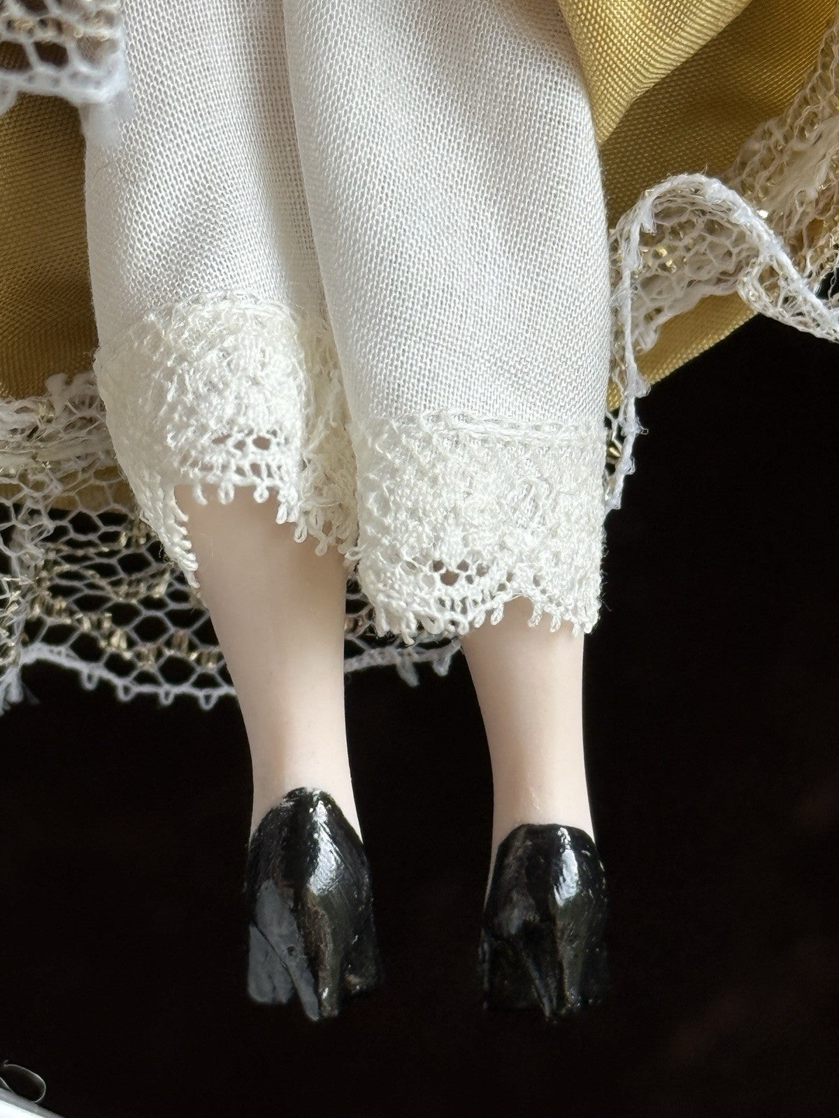 Miniature Artist Viola Williams 1:12 Victorian Lady Character Dollhouse Doll