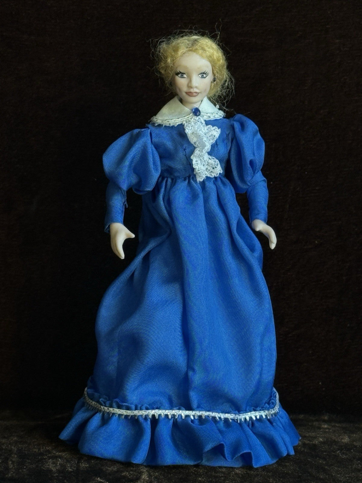 Miniature Artist Dollhouse 1:12 Lady Character Doll