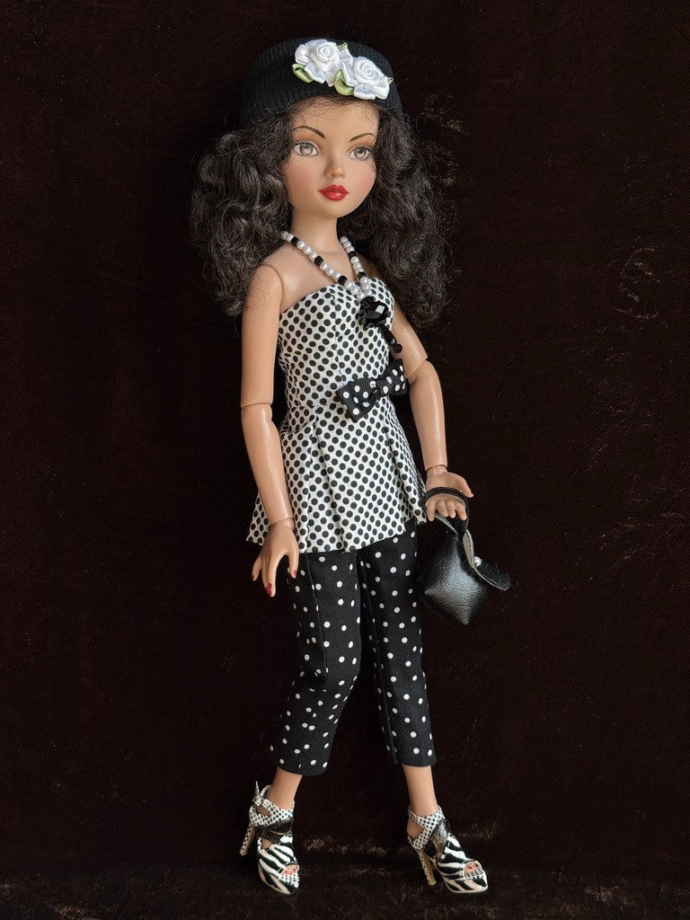 Tonner Ellowyne Wilde Essential Brunette Fashion Doll Box + Extra Outfit