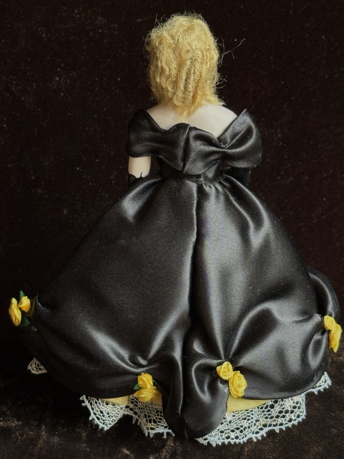 Miniature Artist Viola Williams 1:12 Victorian Lady Character Dollhouse Doll