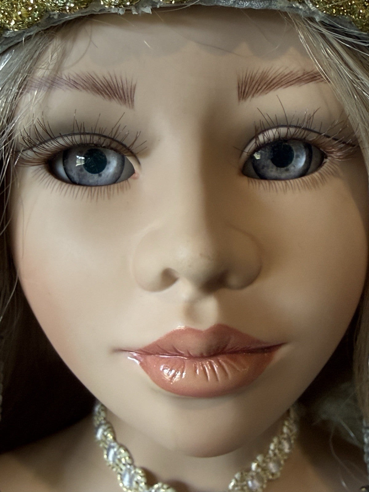 Collectible 28” Porcelain Doll “JOHANNA” By Brigette Von Messner Tag/COA/Stand