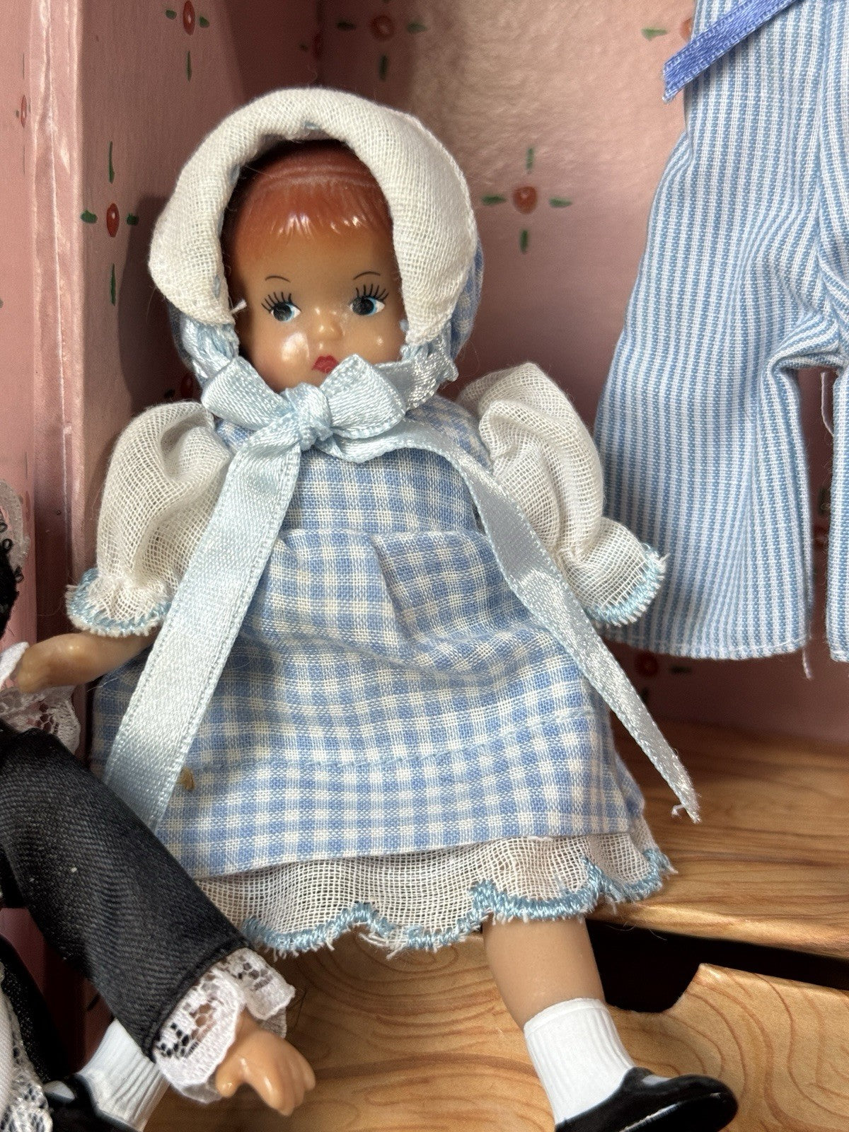 Lot Of 8 Reproductions Of Vintage Effanbee Wee Patsy Dolls With Doll Trunk