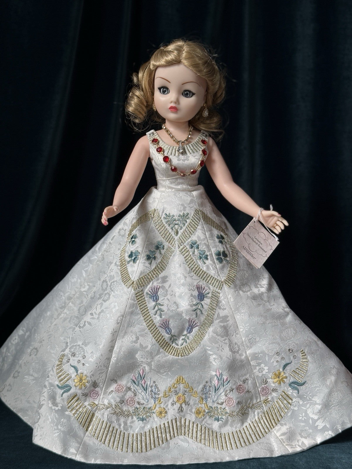 Madame Alexander Queen Elizabeth Recessional Cissy Doll LE 250 Box/COA/Tag