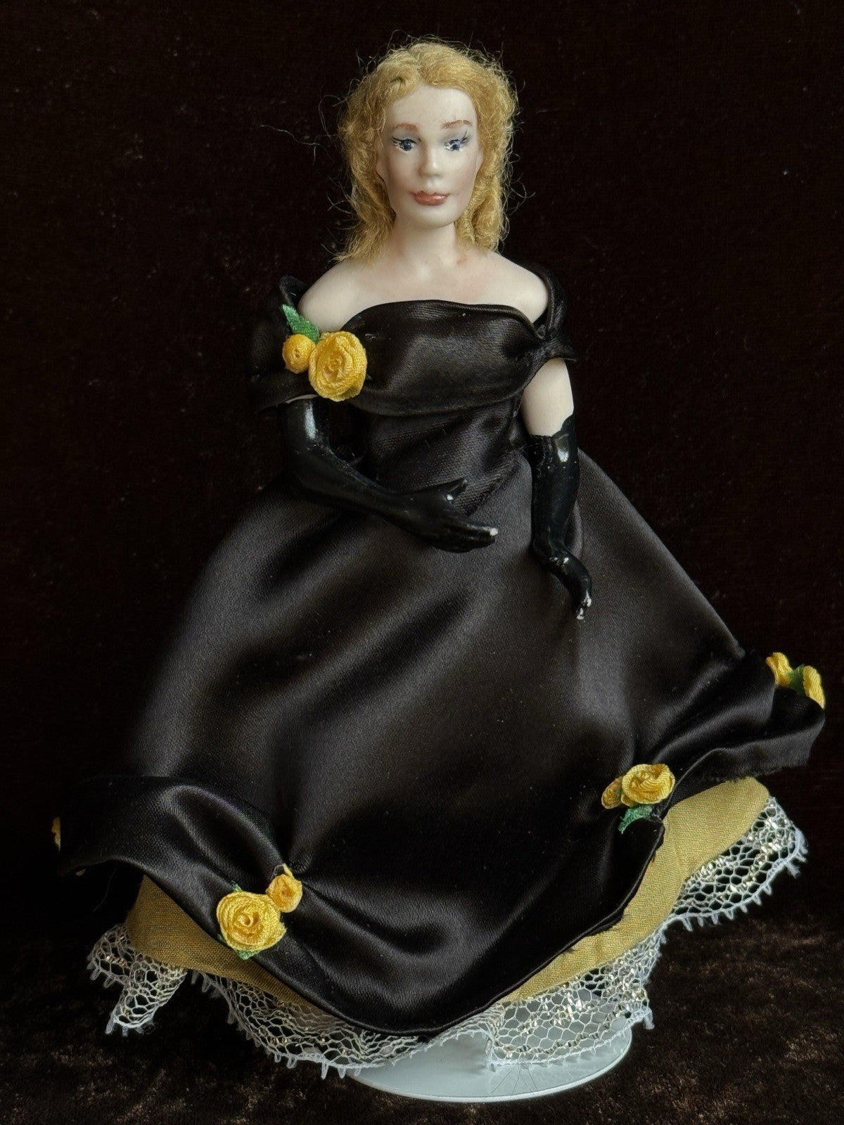 Miniature Artist Viola Williams 1:12 Victorian Lady Character Dollhouse Doll